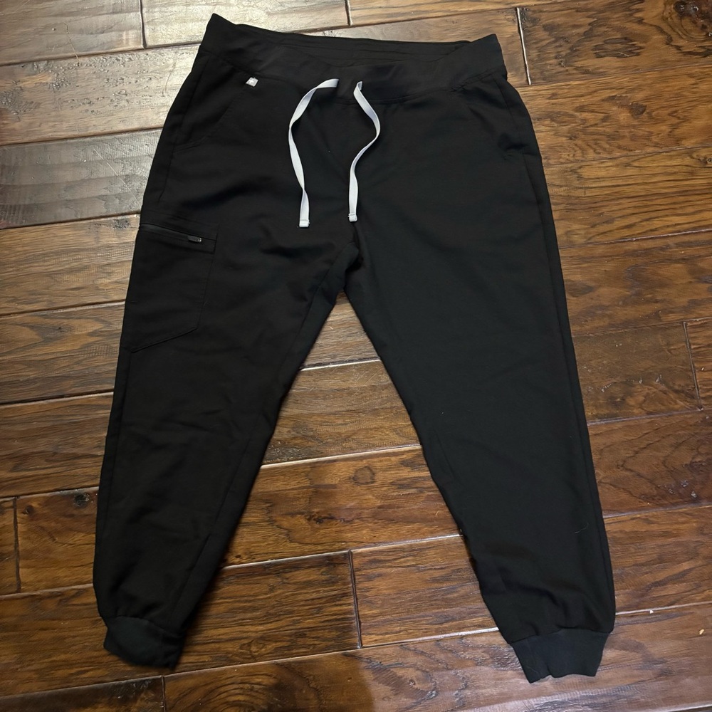 FIGS black scrub pants | Petite Large